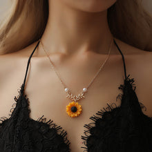 Load image into Gallery viewer, Sunflower Necklace - Silver
